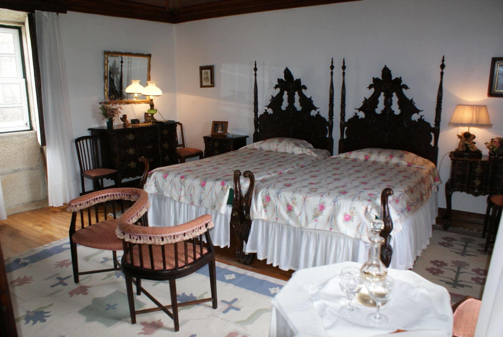Bed and Breakfast Casa Dos Assentos De Quintiaes Барселуш Экстерьер фото