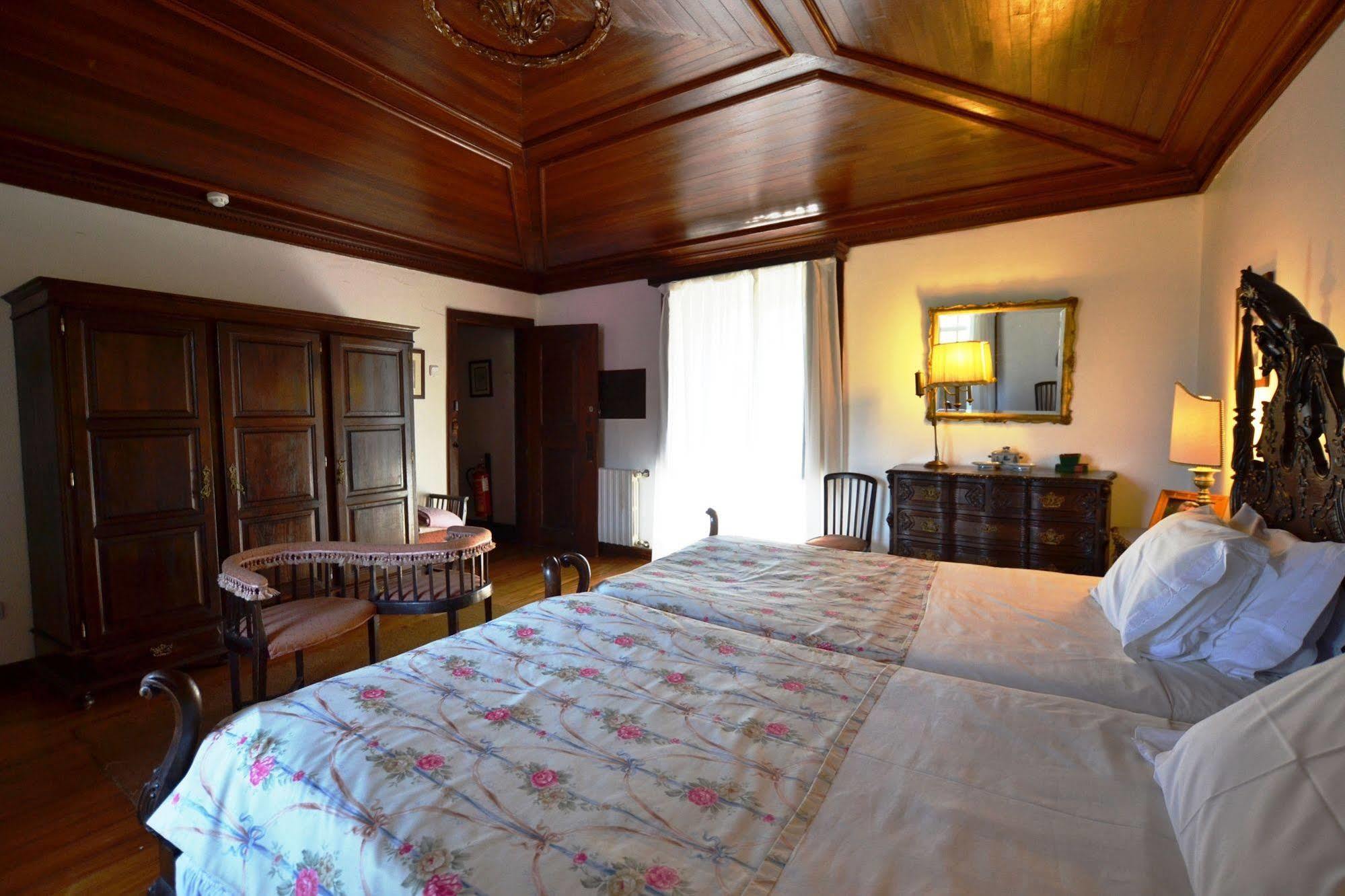 Bed and Breakfast Casa Dos Assentos De Quintiaes Барселуш Экстерьер фото